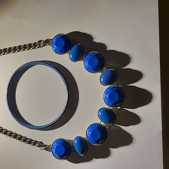 2pcs blue beaded stone vintagey statement necklace with matching blue bangle - Picture 2 of 9